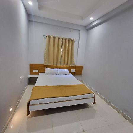 Vivanta Inn Lodge, Solapur Eksteriør billede