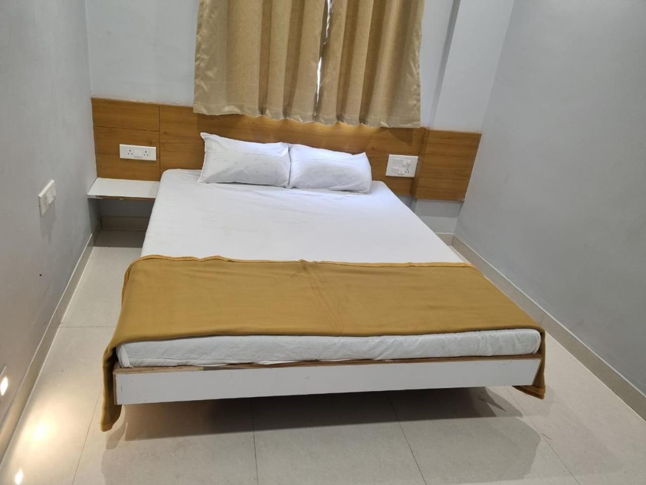Vivanta Inn Lodge, Solapur Eksteriør billede