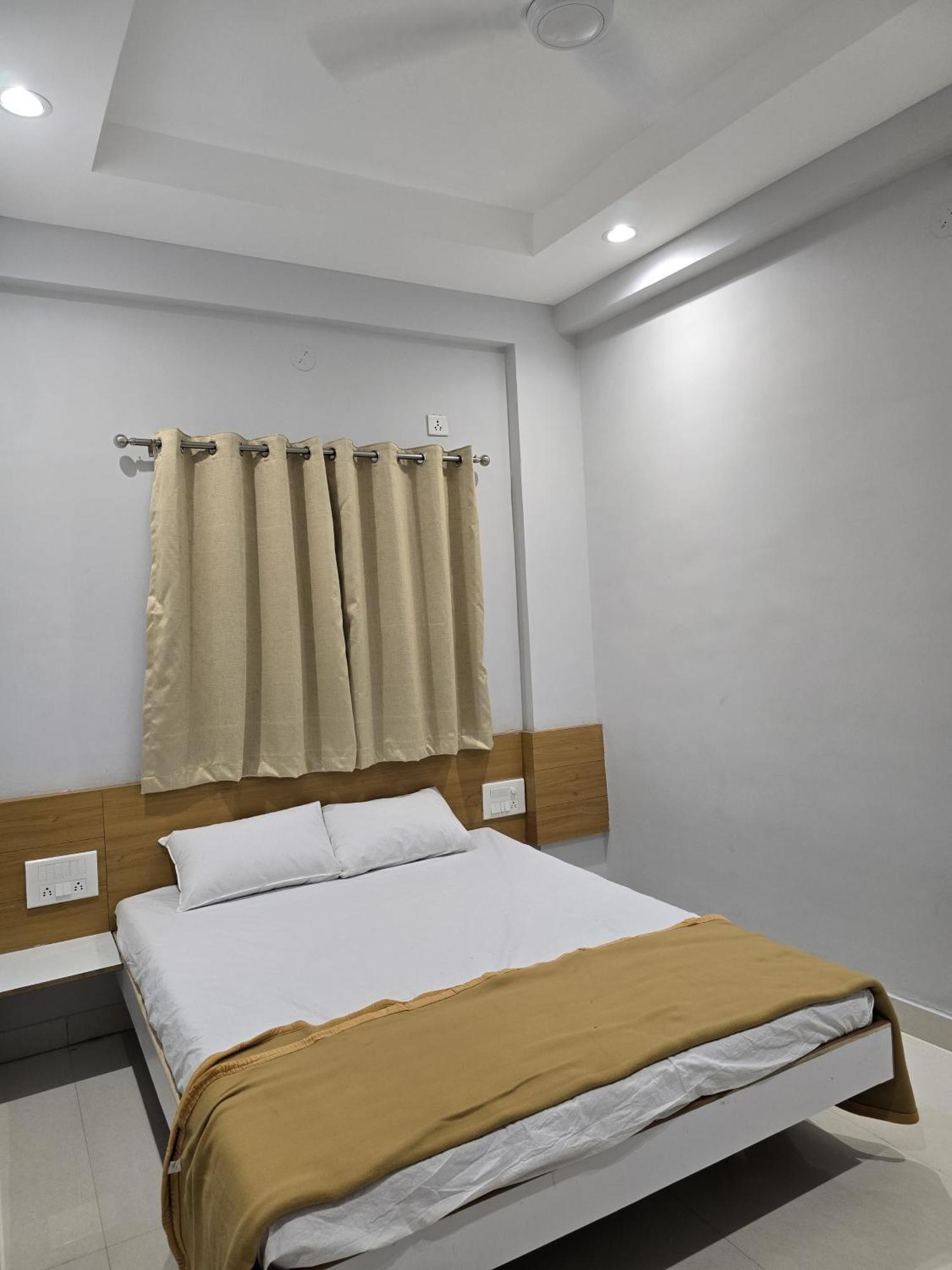 Vivanta Inn Lodge, Solapur Eksteriør billede
