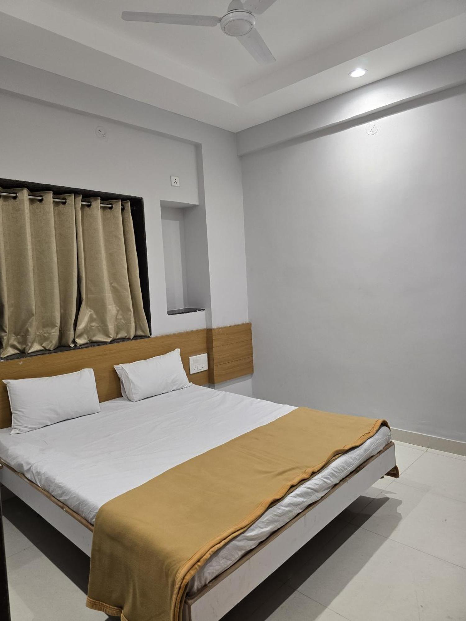 Vivanta Inn Lodge, Solapur Eksteriør billede