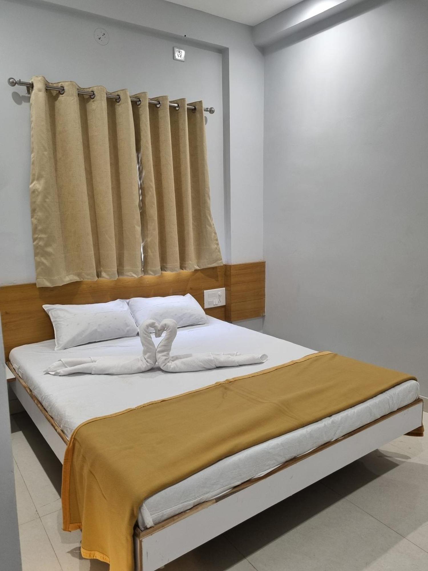 Vivanta Inn Lodge, Solapur Eksteriør billede